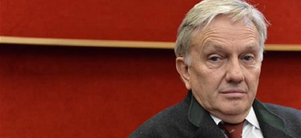 Nervosismo in buvette, Kaswalder allontana i giornalisti e prova a prendere a un cronista il cellulare
